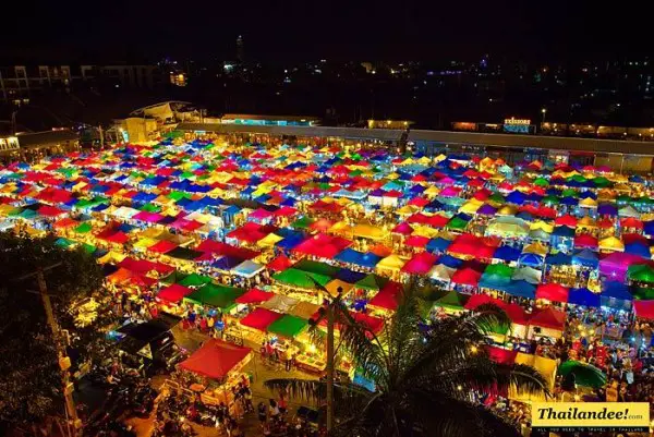 Talad Rod Fai, the Train night markets in Bangkok - Blog ...