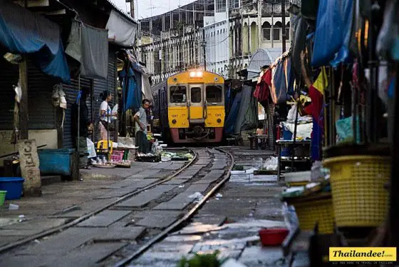 Mae Klong railway market