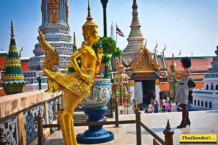 Touriste au Wat Phra Kaew