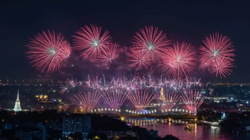 Vijit Chao Phraya 2026 : retour du festival de lumières et drones sur le fleuve de Bangkok