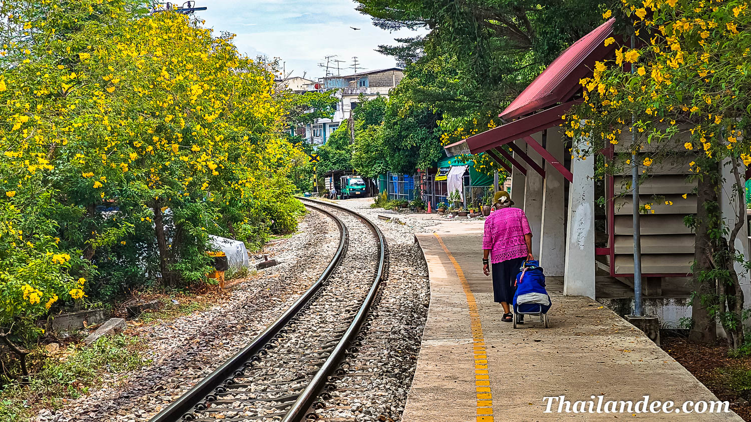 Chom Thong train station