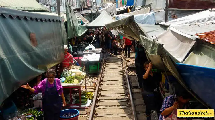 mae klong market