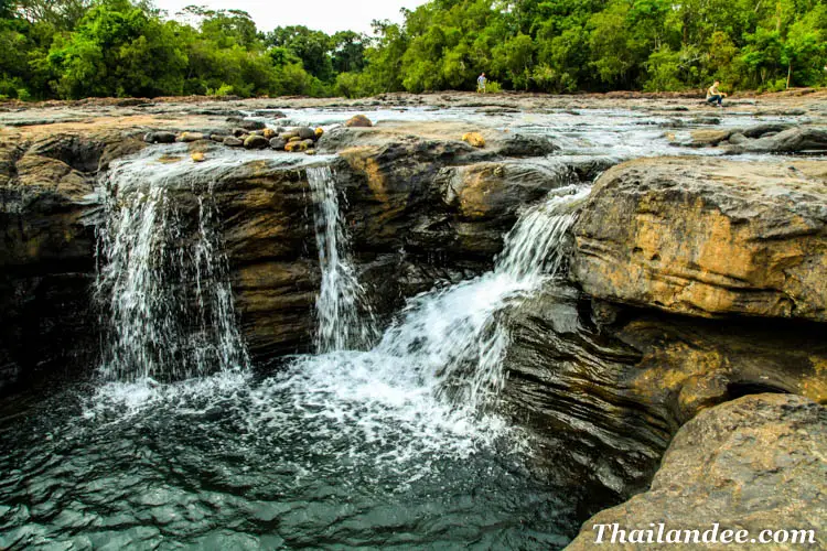 Kaeng Hin Daeng nakhon Nayok