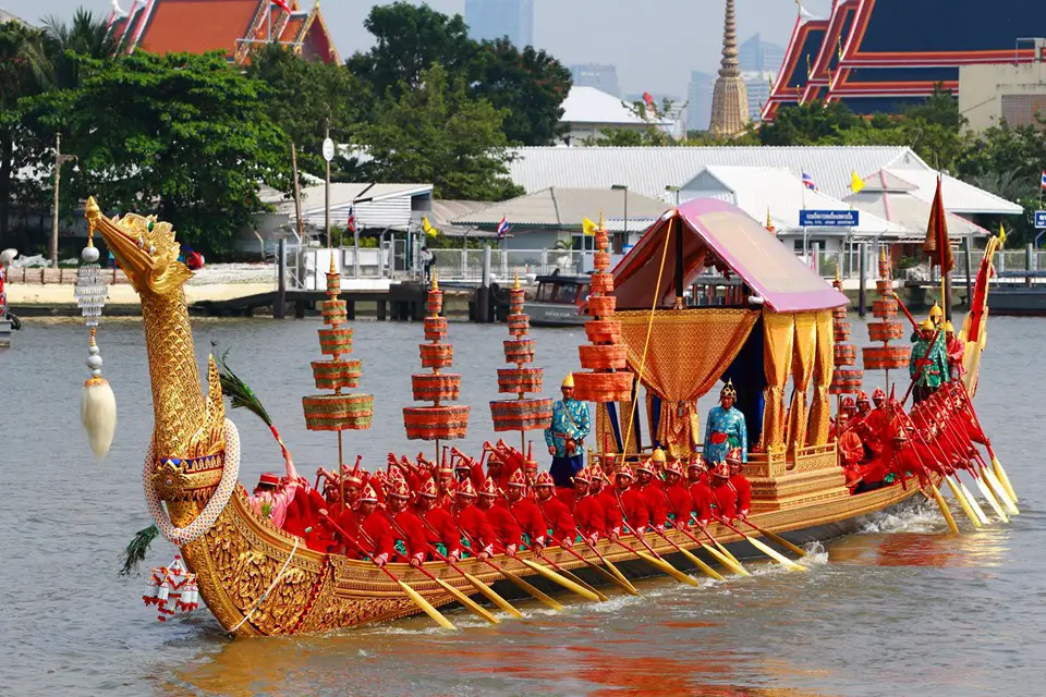 procession barges royales bangkok