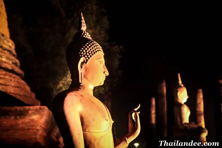 parc de sukhothai de nuit