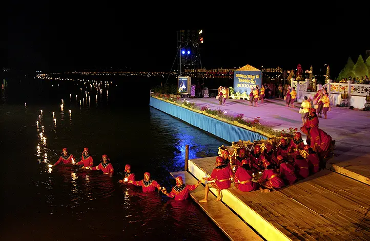 tak loy krathong festival