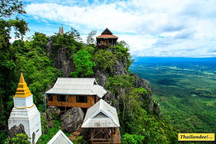 wat chaloem prajomklao lampang