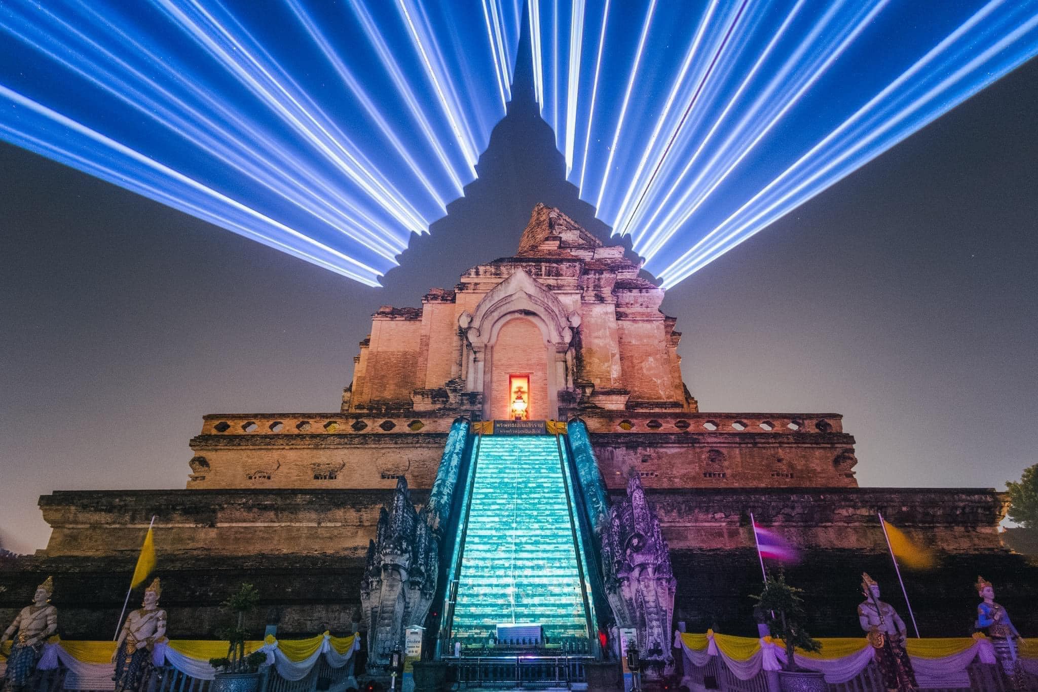 Un fantôme du passé revient au Wat Chedi Luang de Chiang Mai chaque dimanche