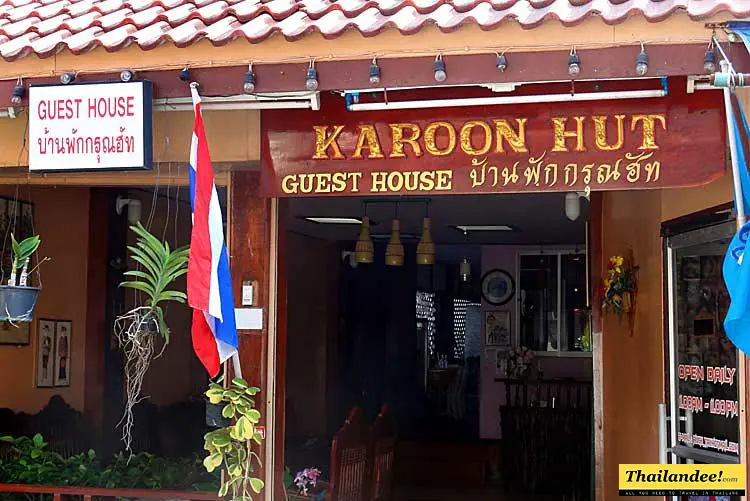 karoon hut guest house