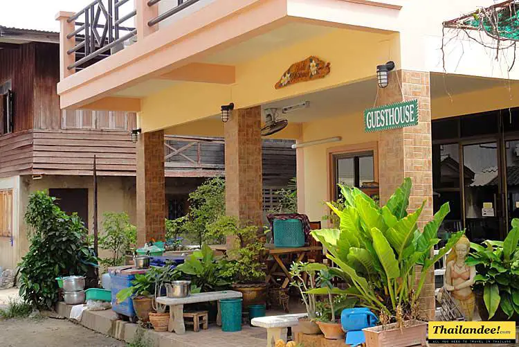 krua kru pom guesthouse & restaurant