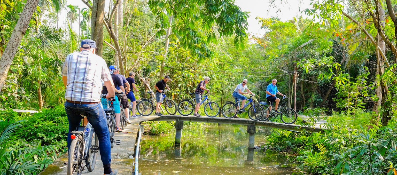 amazing bangkok cyclist