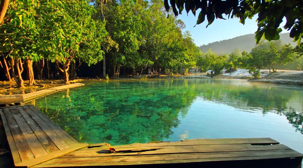 jungle tour à krabi avec temple de la grotte du tigre et piscine d'émeraude