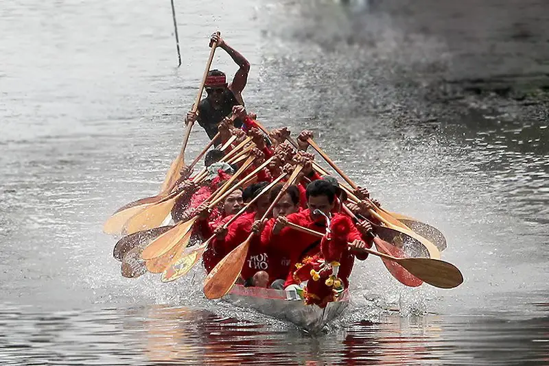 samut prakan long boat racing tradition 