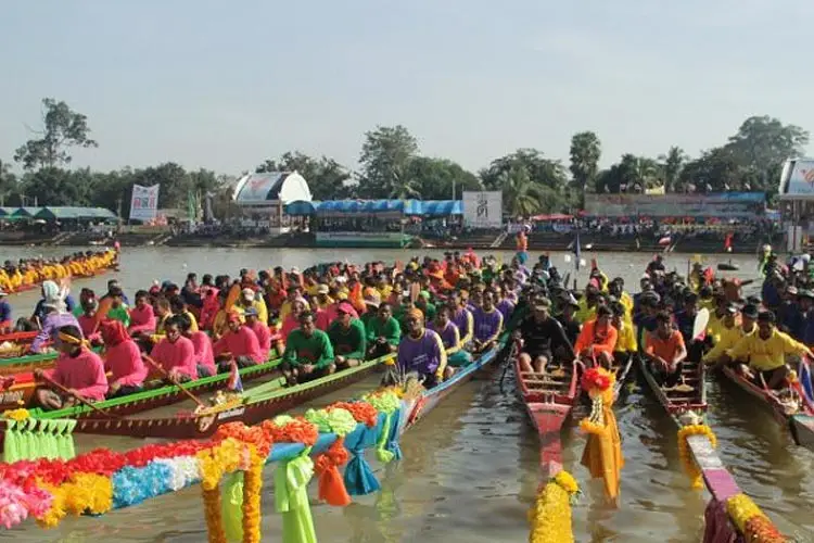 surin long boat race for princess maha chakri sirindhorn trophy