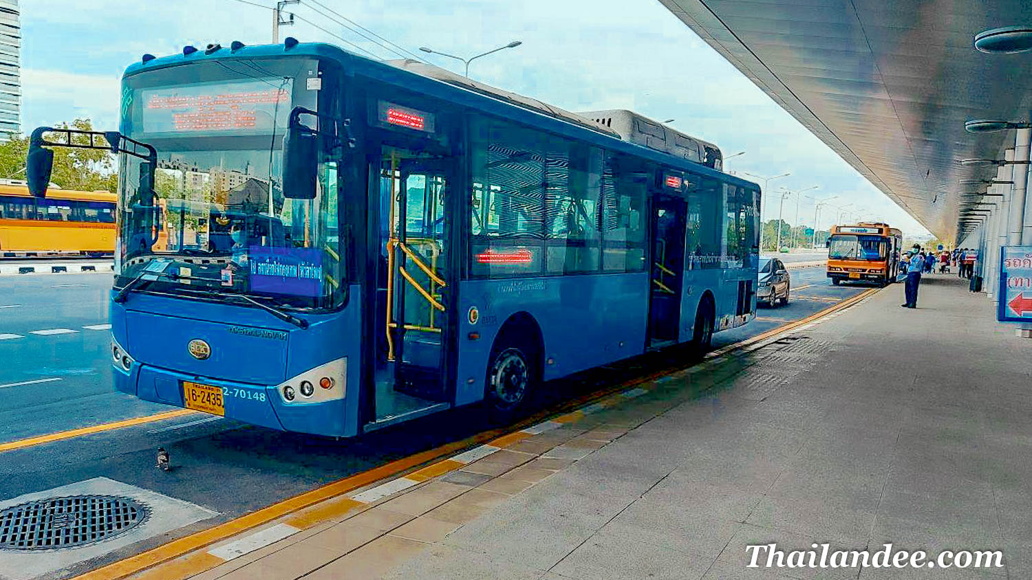 free bus between Hua Lamphong station and Krung Thep Aphiwat