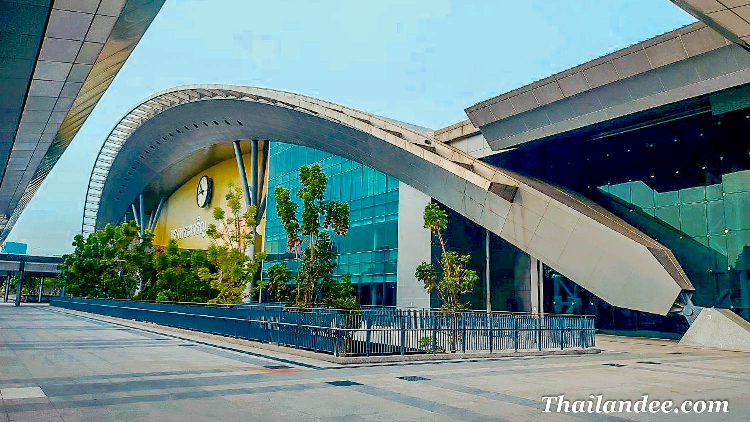 photo krung thep aphiwat central terminal station (ktw)