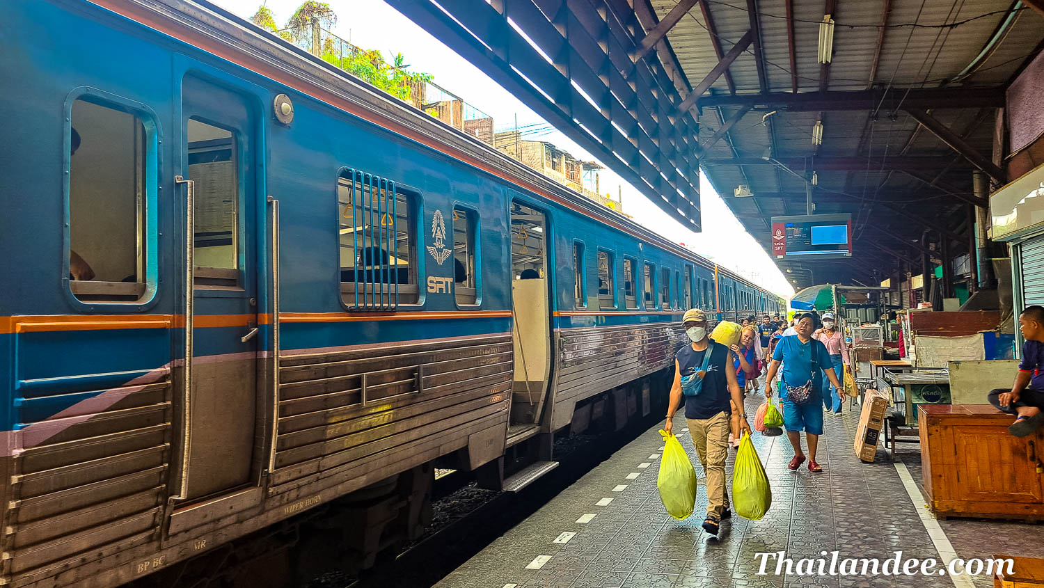 Wongwian Yai Railway Station bangkok